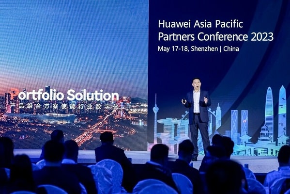 Huawei-Launches01.jpg